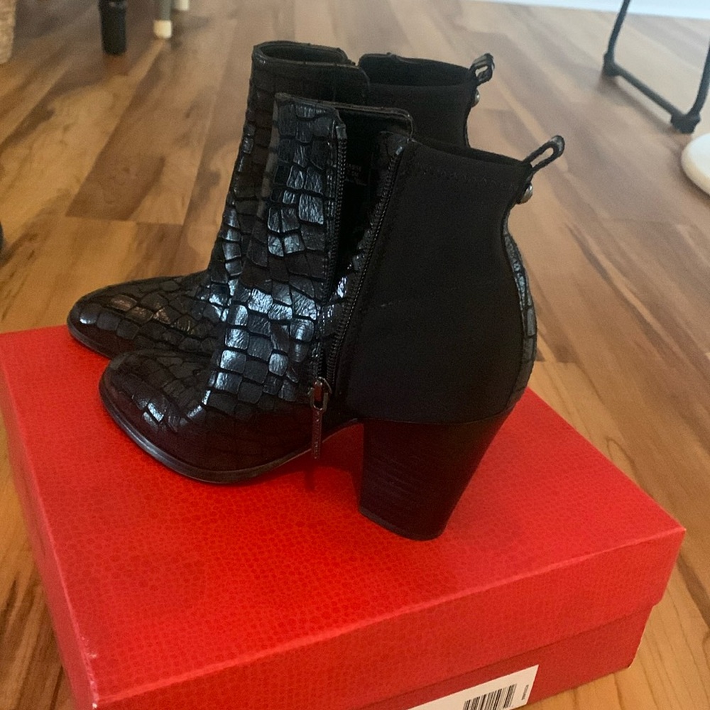 Donald J Pliner boots 7.5M